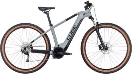VTTAE Cube Reaction Hybrid Performance 500 sur sentier forestier