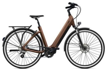 Vélo électrique premium O2feel iSwan City Boost 6.1 cadre bas confortable