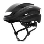 Lumos Ultra équipé de clignotants intelligents pour cyclistes