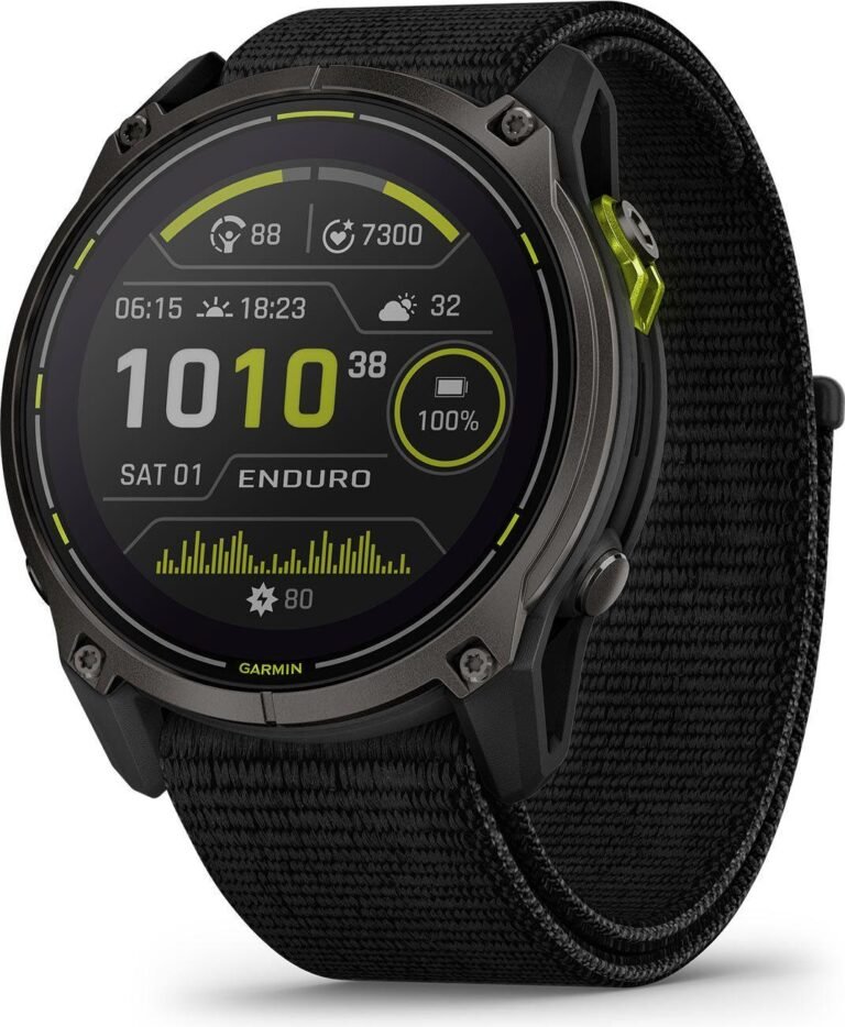 Montre Garmin Enduro 3 utilisée pendant une randonnée montagne