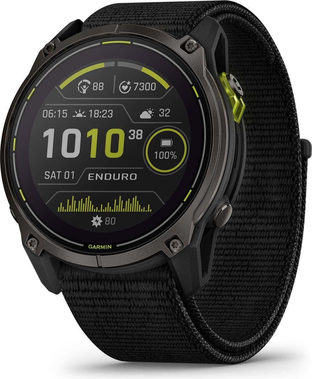 Garmin Enduro 3 montre GPS premium avec verre Power Sapphire Montre Garmin Enduro 3 utilisée pendant une randonnée montagne