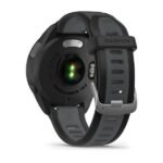 Vue rapprochée de l’écran AMOLED Garmin Forerunner 165 Music