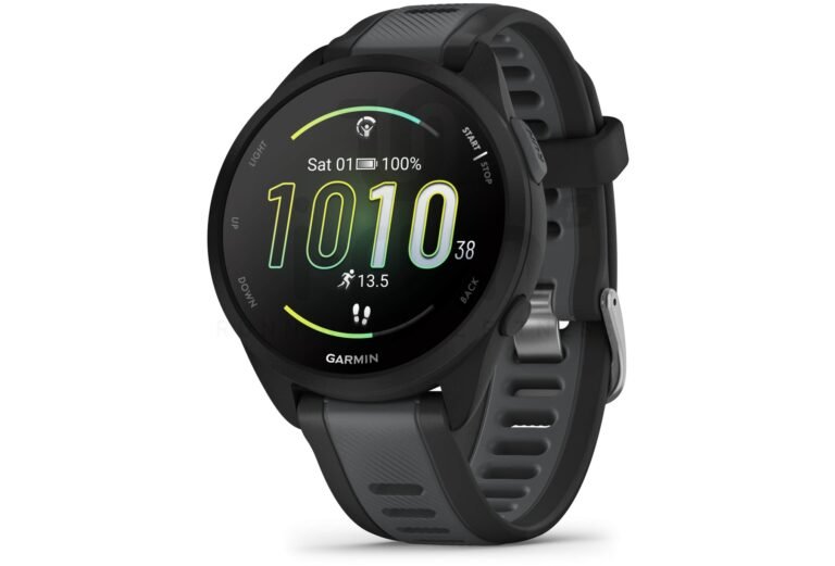 Garmin Forerunner 165 affichant des données de course à pied
