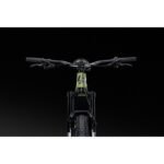 Lapierre Overvolt AM 5.8 tout-suspendu utilisé sur sentier technique