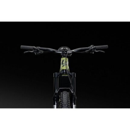 Lapierre Overvolt AM 5.8 tout-suspendu utilisé sur sentier technique