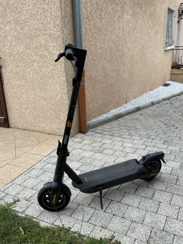 Trottinette électrique Segway Ninebot MAX G2 E noire