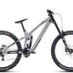 Cube Two15 HPC SLX 29 gris noir conçu pour bike park et compétition