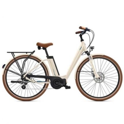 Vélo électrique O2feel iVog City Up 4.1 utilisé en environnement urbain