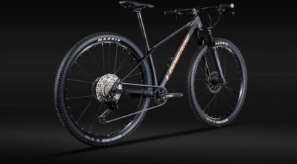 VTT cross-country Prorace 5.9 sur sentier forestier